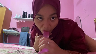 Clara Belajar Sepong Pake Dildo>