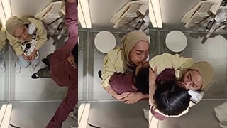 Hijab Cipokan Penuh Nafsu Sama Pacar di Ruang Ganti>