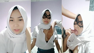 Jeslyn Cantik Jilbab SMA Mulus Diewe Pacar LIVE>