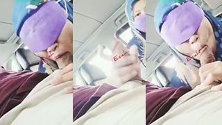 Jilbab Biru BJ di Mobil>